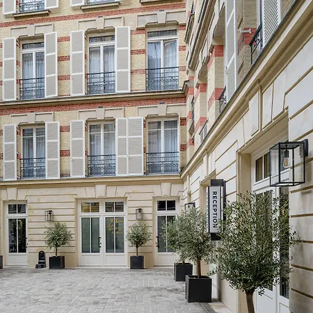 Aparthotel Black Door