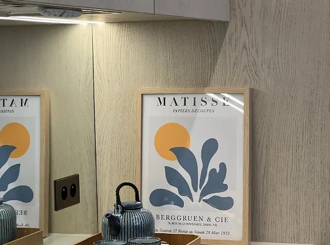 Black Door Aparthotel