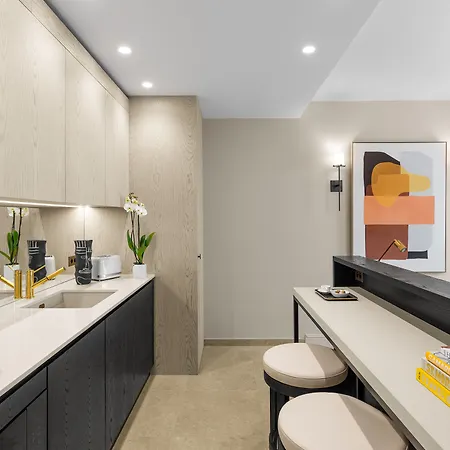 Aparthotel Black Door