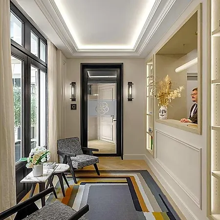 Black Door Ξενοδοχείο με διαμερίσματα 4*