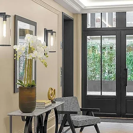 Ξενοδοχείο με διαμερίσματα Black Door