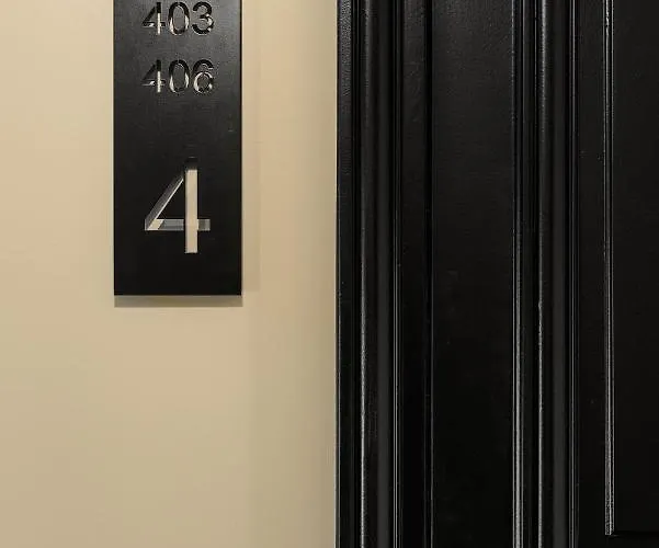 Black Door Apartahotel 4*