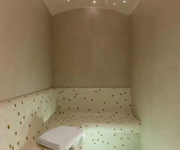 Black Door Apartahotel