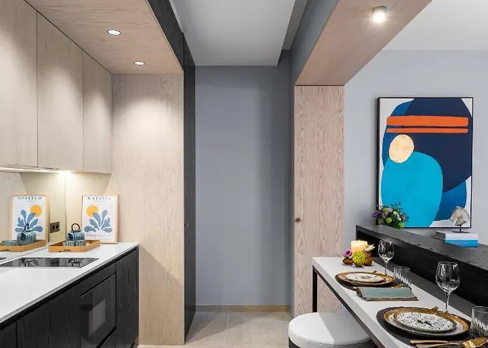 Black Door 4*