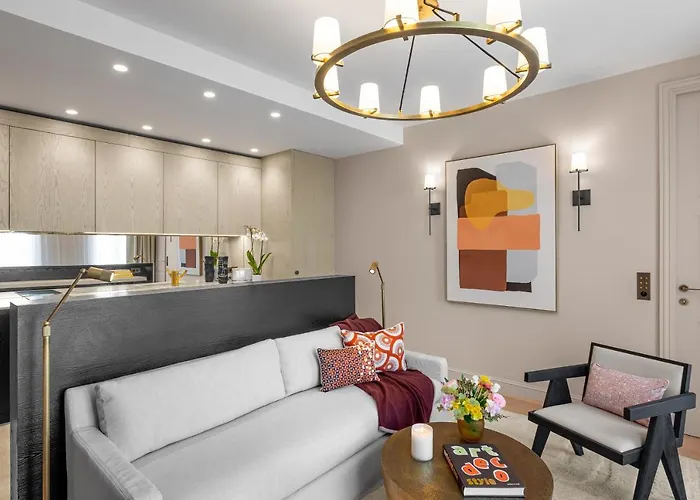 Black Door 4* París