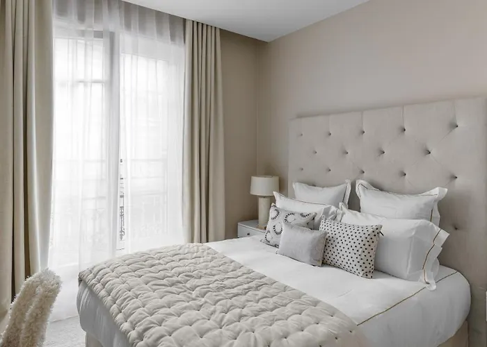 Apart Otel Black Door