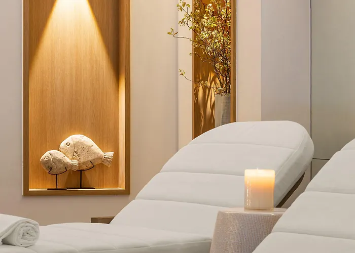 Black Door Apartahotel 4*