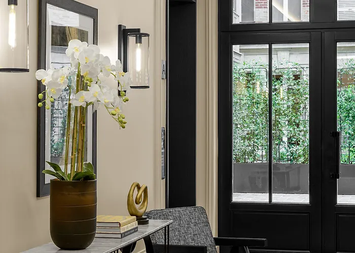 Black Door 4* París