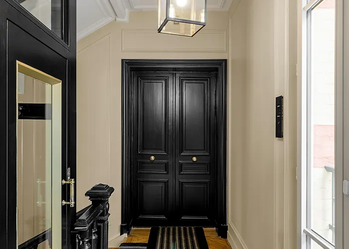 Black Door 4*