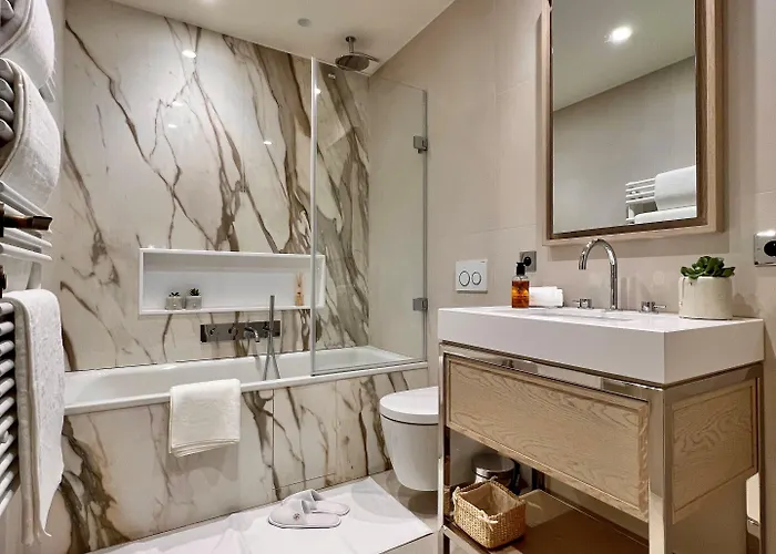 Black Door Apartahotel París