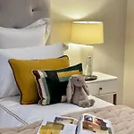 Aparthotel Black Door