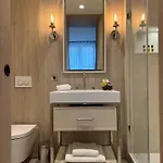 Aparthotel Black Door 4*