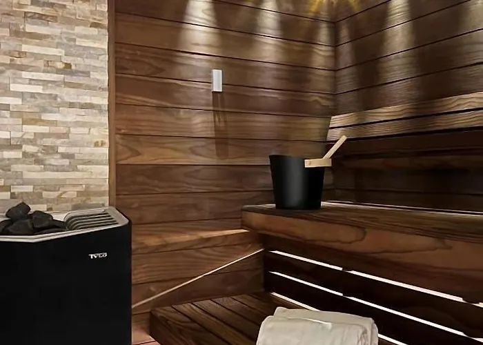 Black Door Aparthotel 4*